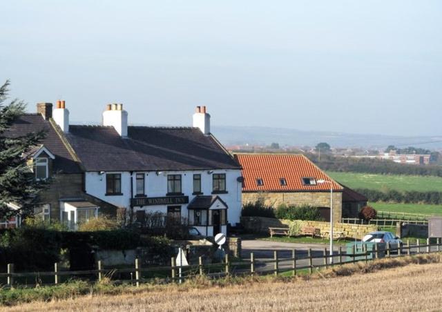The Windmill Inn - Whitby Stainsacre 外观 照片
