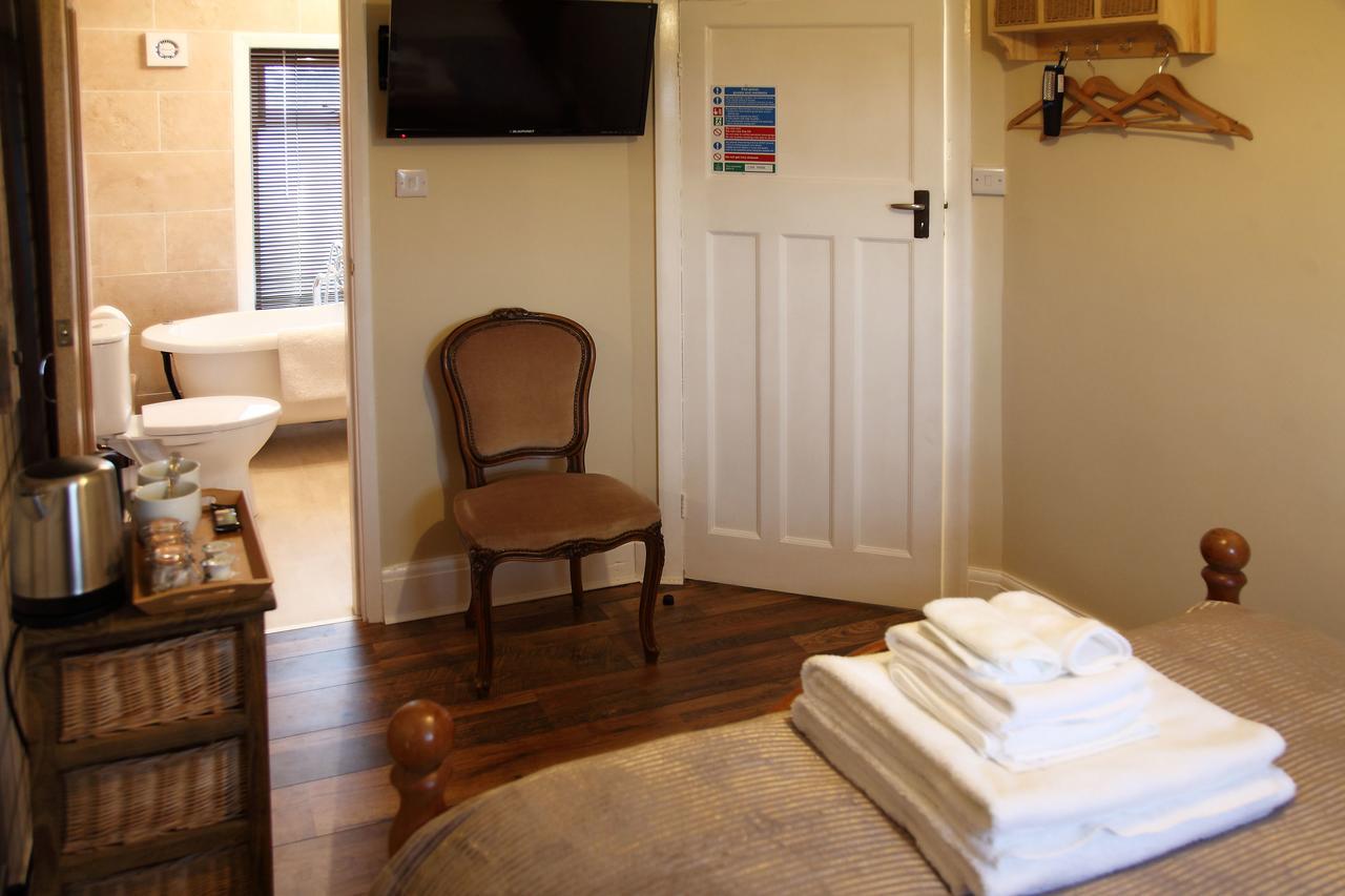 The Windmill Inn - Whitby Stainsacre 外观 照片